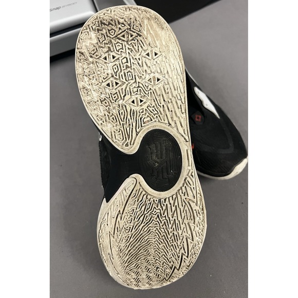 Nike Kyrie Irving 5 Low Dominoe Black White Chile Red Size 9.5 DJ6012-001 - Picture 9 of 11